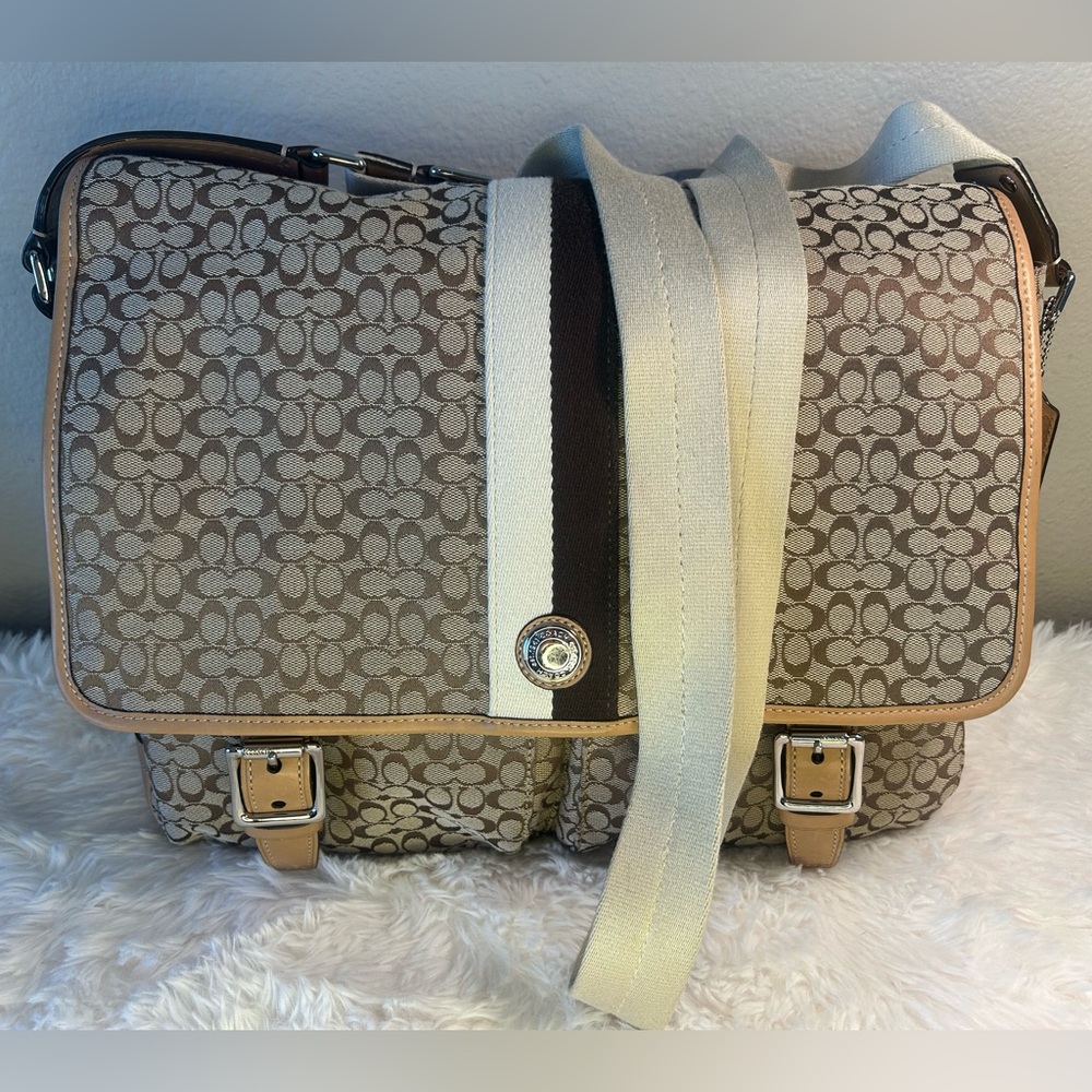 Coach Voyager F70183 Signature Messenger Bag